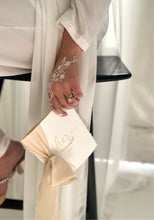 Afbeelding in Gallery-weergave laden, WHITE sticker tattoo flowy floral